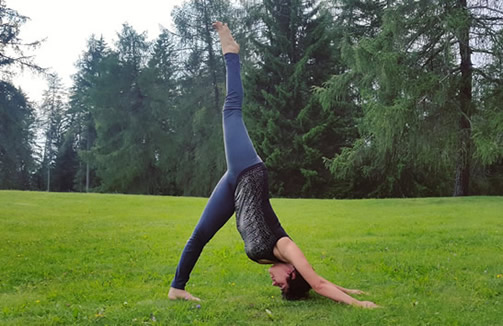 Marcella Tanchis - Yoga Asana - Adhomukhasvanasana